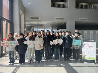 书舟载暖意，印记满书香——图书...